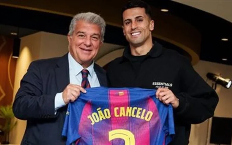 عودة كبيرة.. جواو كانسيلو ينضم إلى برشلونة بالإعارة من الهلال